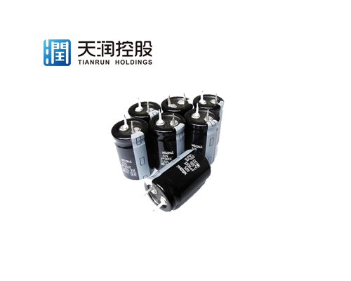 該如何設(shè)定電容器的額定電壓？